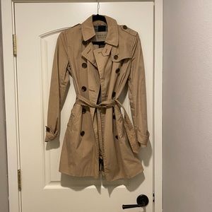 Perfect classic Burberry trench coat